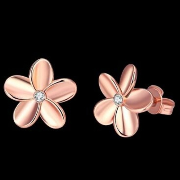 Jewelry - Nwt 18k Rose Gold Plated Daisy Shaped Earrings